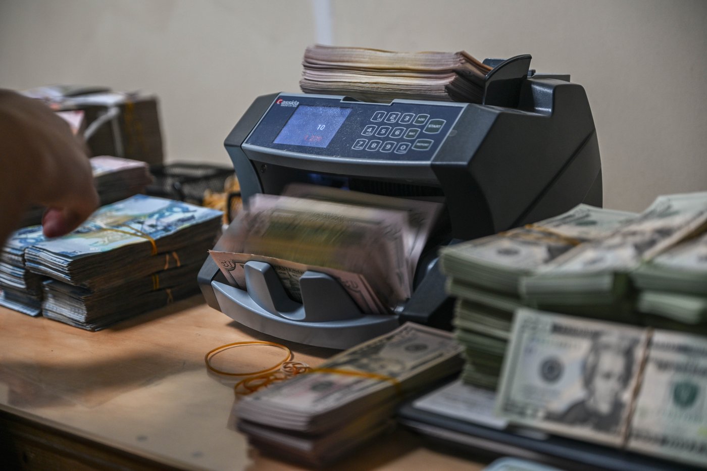 Bank grade counter verification